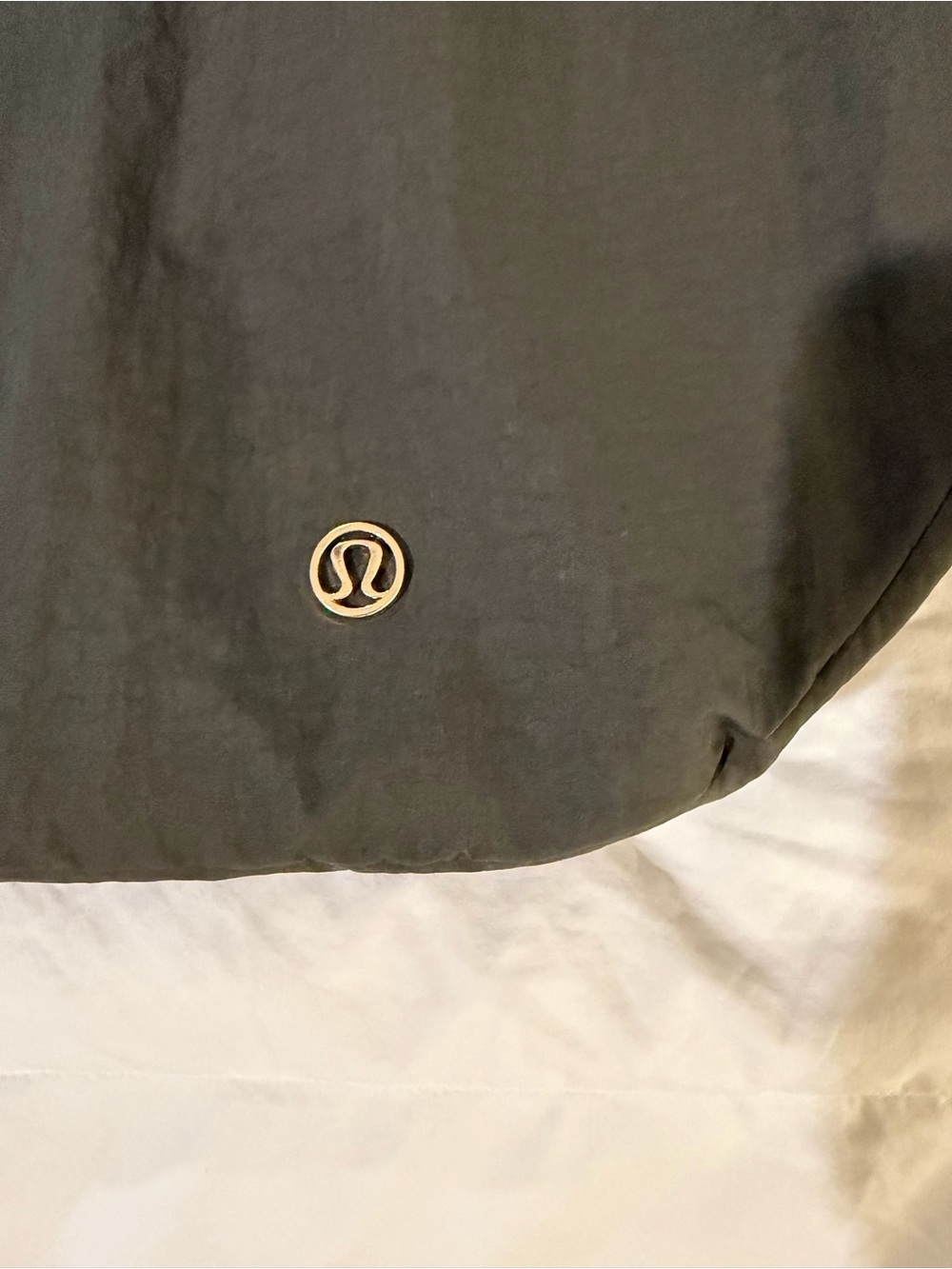 lululemon on my level 20l Dark Olive tote gold hardware - Picture 3 of 5